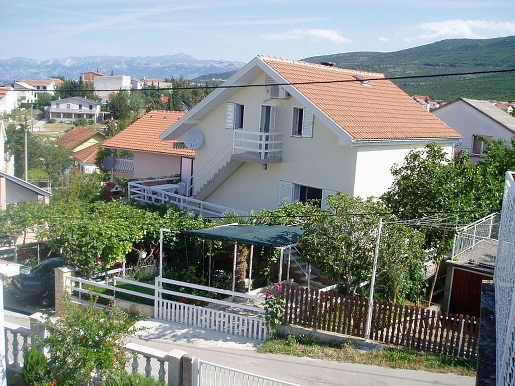 Kiwi Apartments Gornji Karin Eksteriør bilde