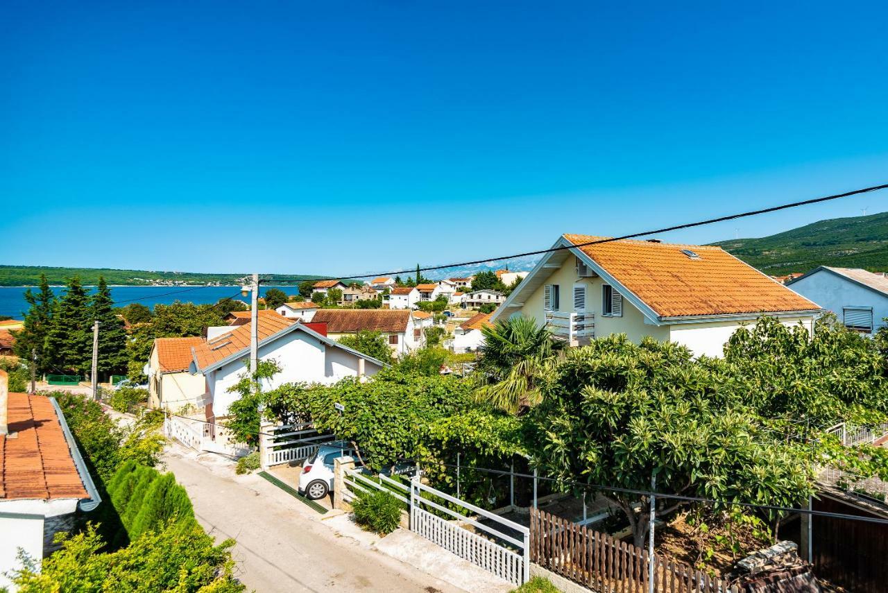 Kiwi Apartments Gornji Karin Eksteriør bilde