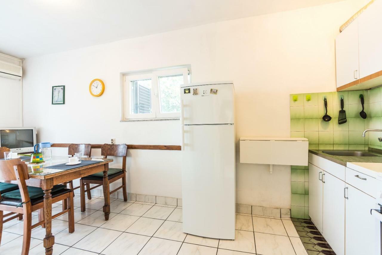Kiwi Apartments Gornji Karin Eksteriør bilde