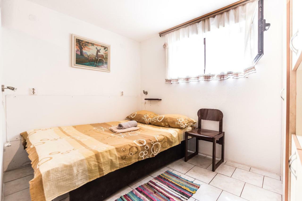Kiwi Apartments Gornji Karin Eksteriør bilde