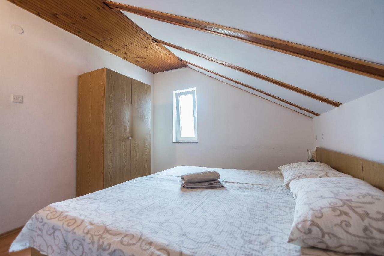 Kiwi Apartments Gornji Karin Eksteriør bilde