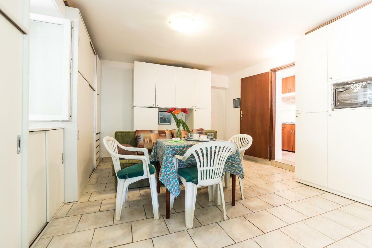 Kiwi Apartments Gornji Karin Eksteriør bilde