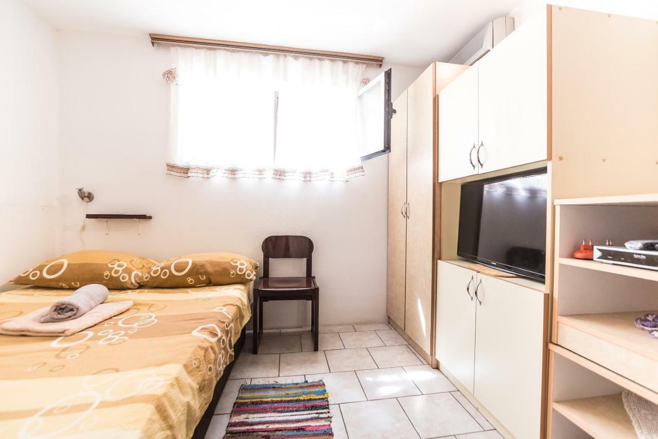 Kiwi Apartments Gornji Karin Eksteriør bilde