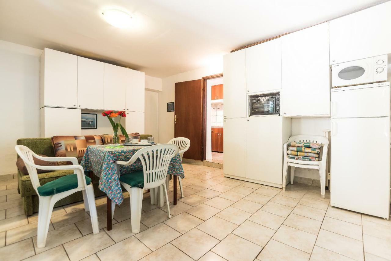 Kiwi Apartments Gornji Karin Eksteriør bilde